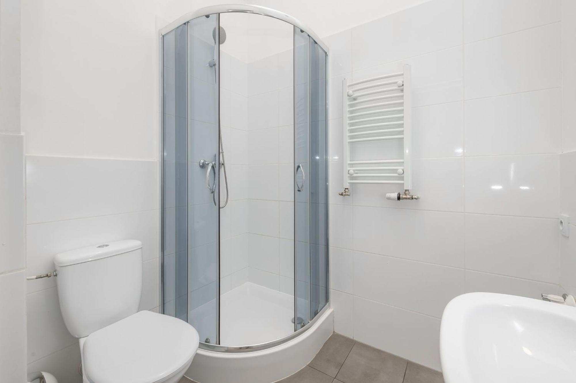 Deluxe Double Room Shower