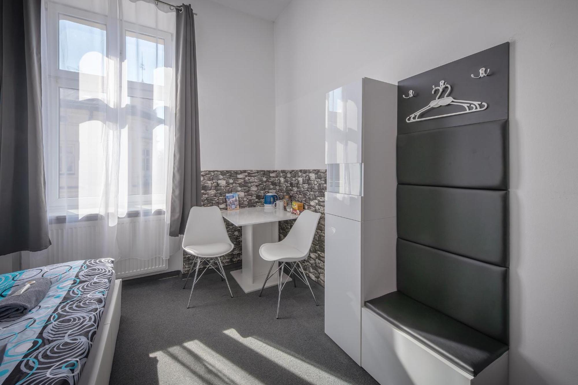 Deluxe Double Room Shower
