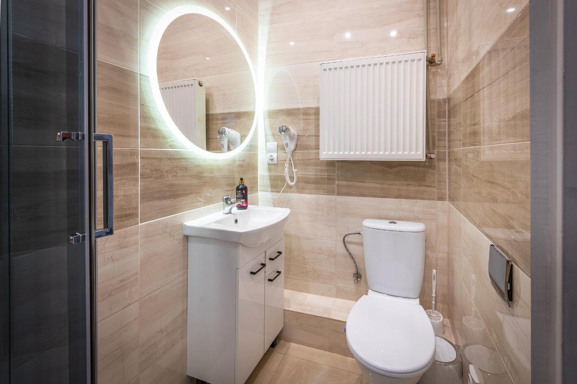Twin Room Private Bathroom