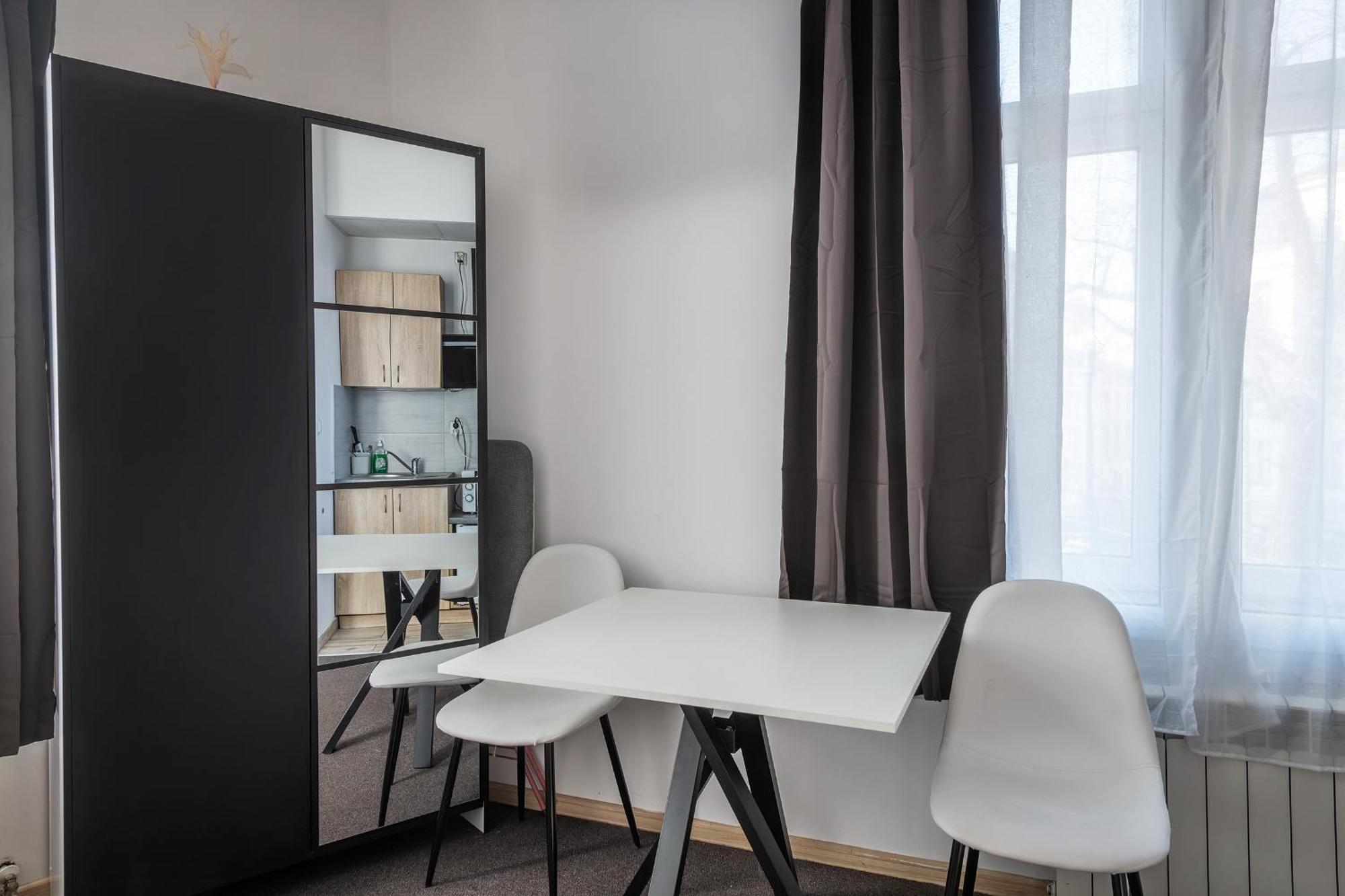 Deluxe Double Room Shower