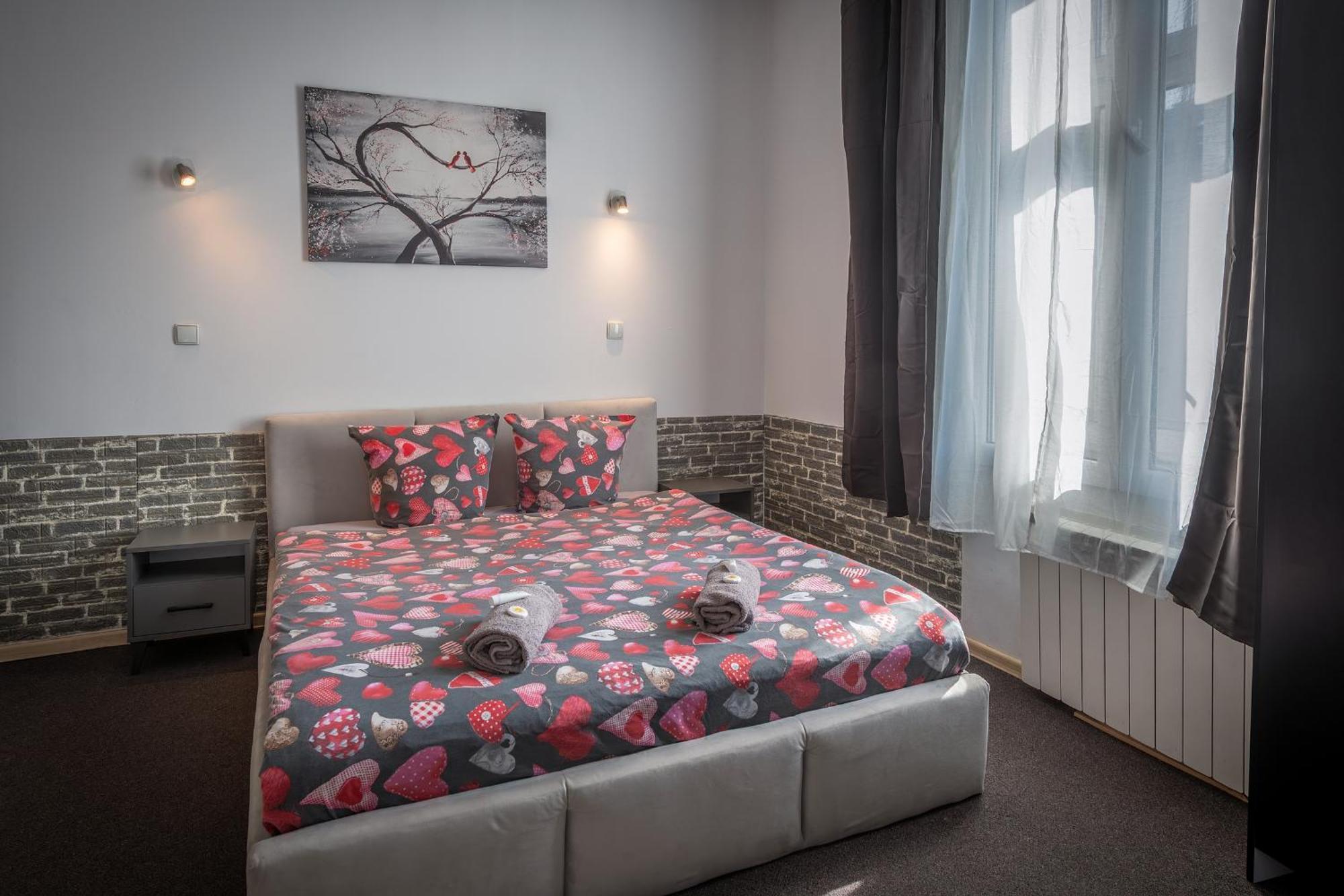 Deluxe Double Room Shower