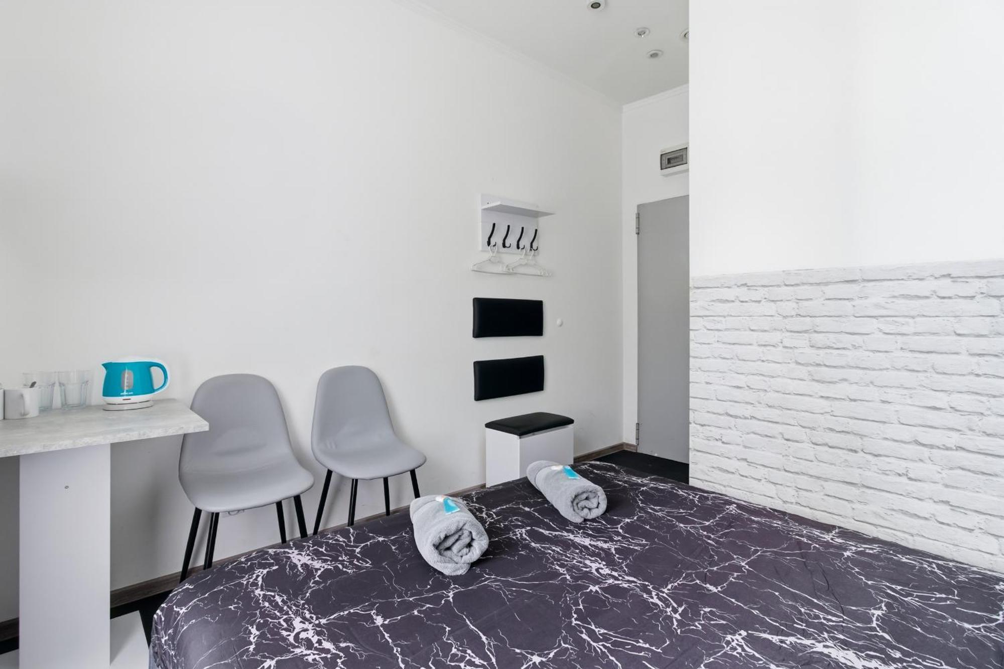 Deluxe Double Room Shower