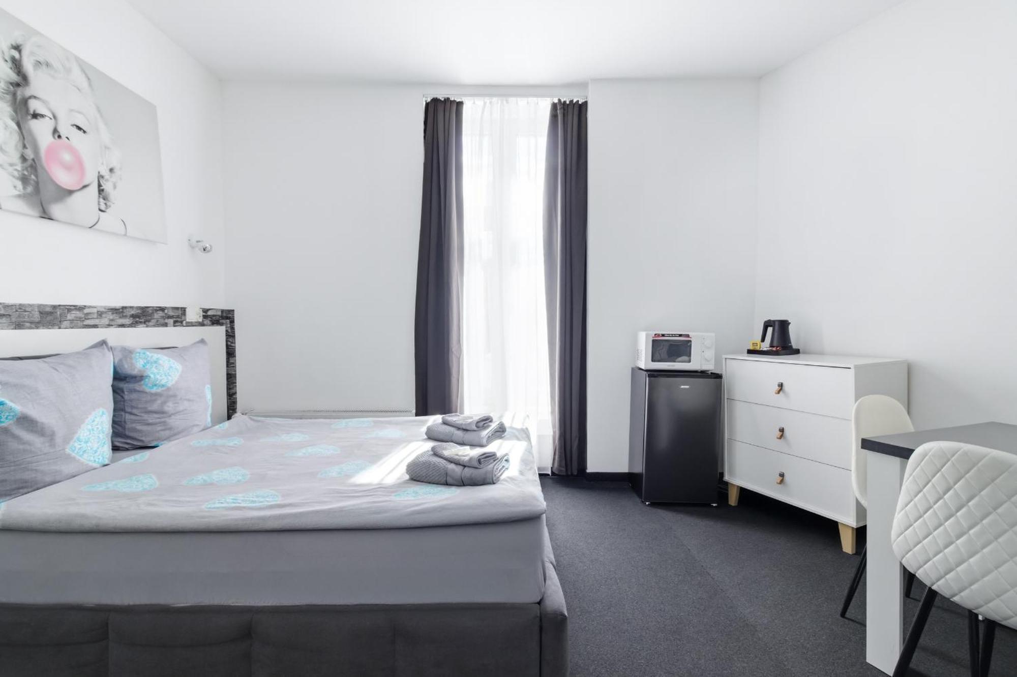 Twin Room Private Bathroom