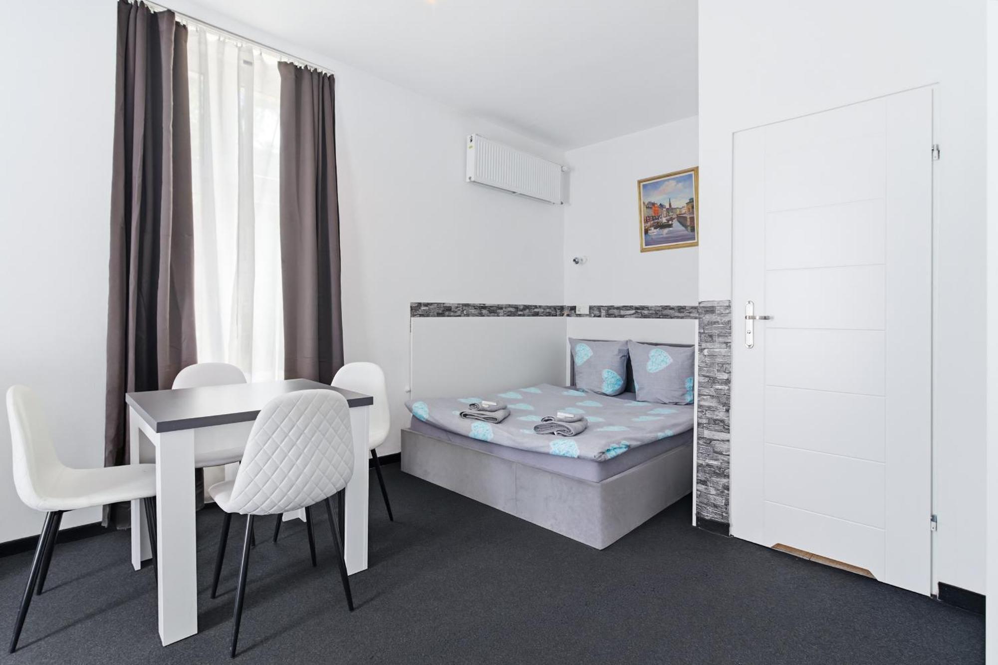 Twin Room Private Bathroom