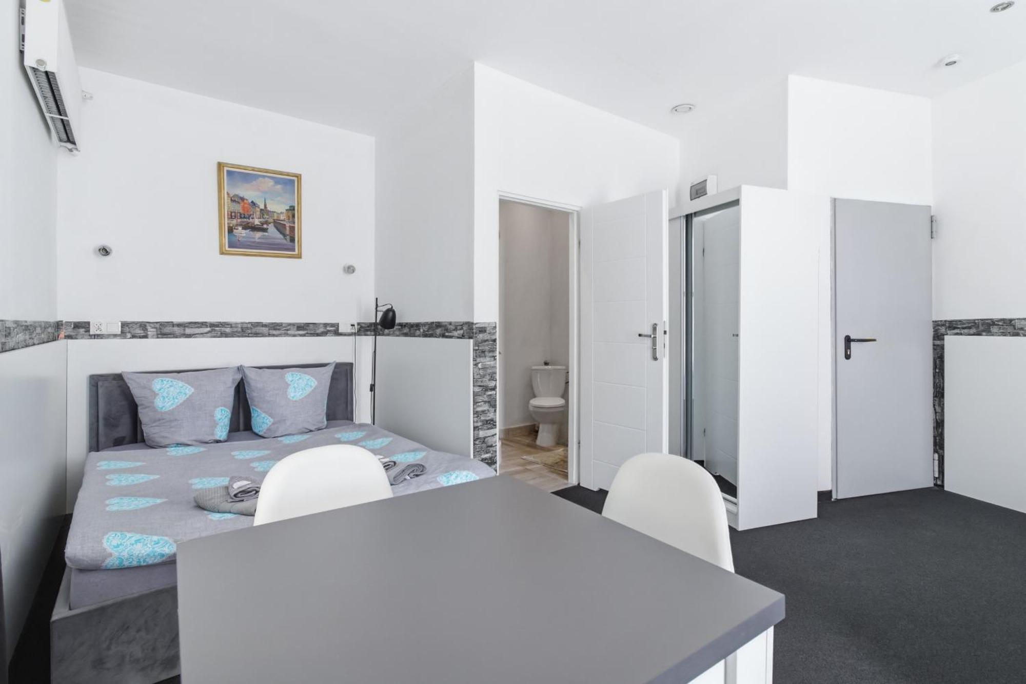 Twin Room Private Bathroom