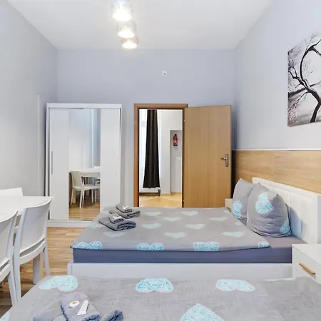 70S Guest Room-2